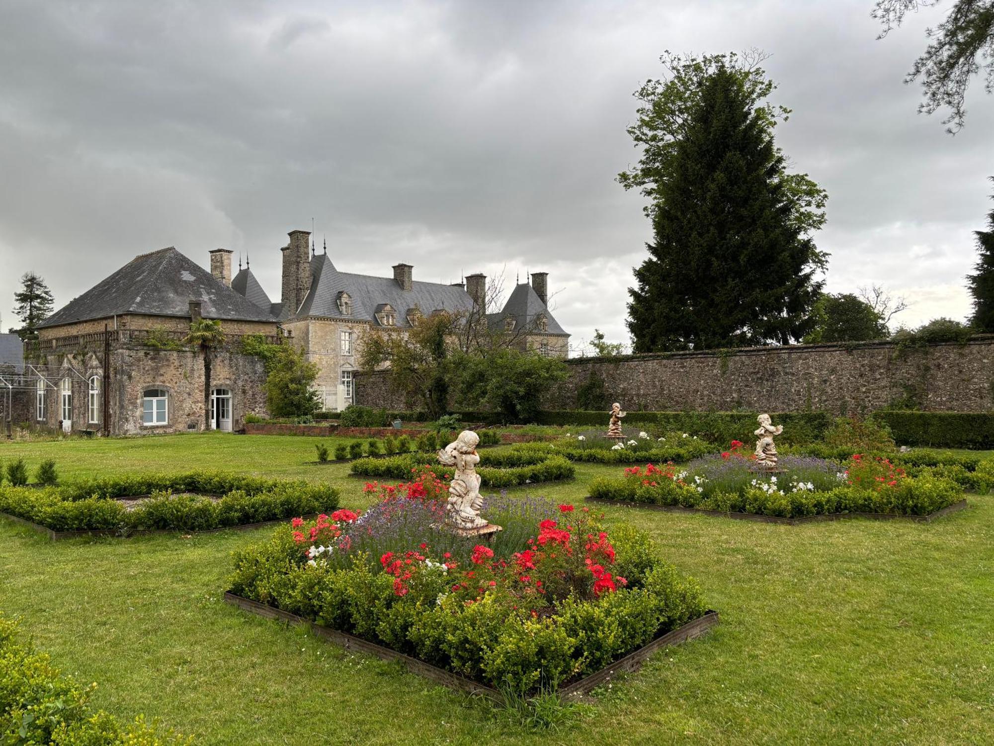 Les Communs De Chiffrevast Bed & Breakfast Tamerville Exterior foto